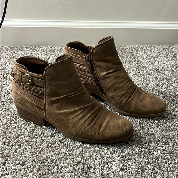 Bare Traps Womens Guenna Almond Ankle Cowboy style Boots size 7W - Picture 1 of 6